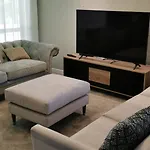 2 Bedroom Apartment, Free Parking Йорк