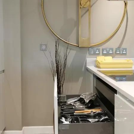 2 Bedroom Apartment, Free Parking Apartamento