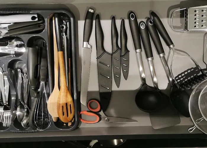 2 Bedroom Apartment, Free Parking Apartment *