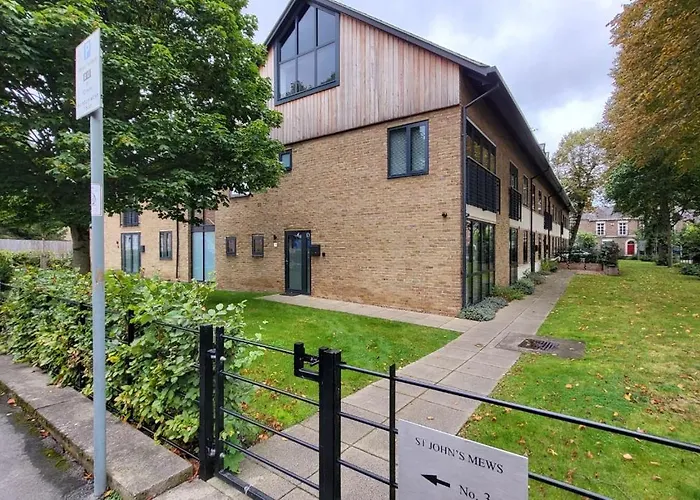 2 Bedroom Apartment, Free Parking Apartment *