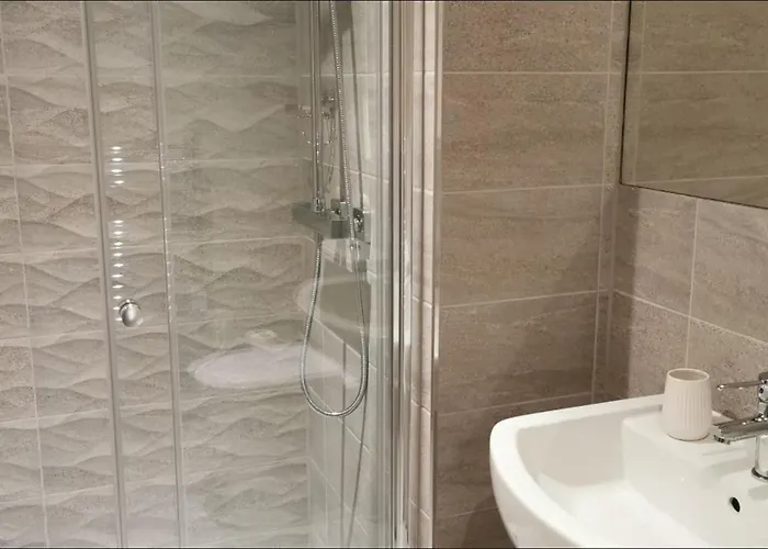 2 Bedroom Apartment, Free Parking Apartment York