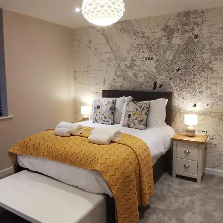 2 Bedroom Apartment, Free Parking * יורק