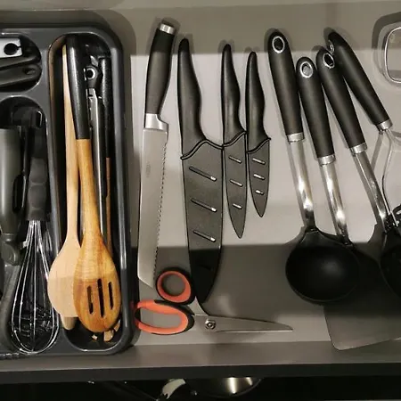 2 Bedroom Apartment, Free Parking דירה *