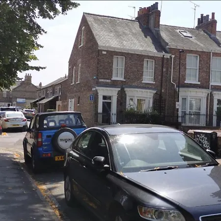 2 Bedroom Apartment, Free Parking דירה *